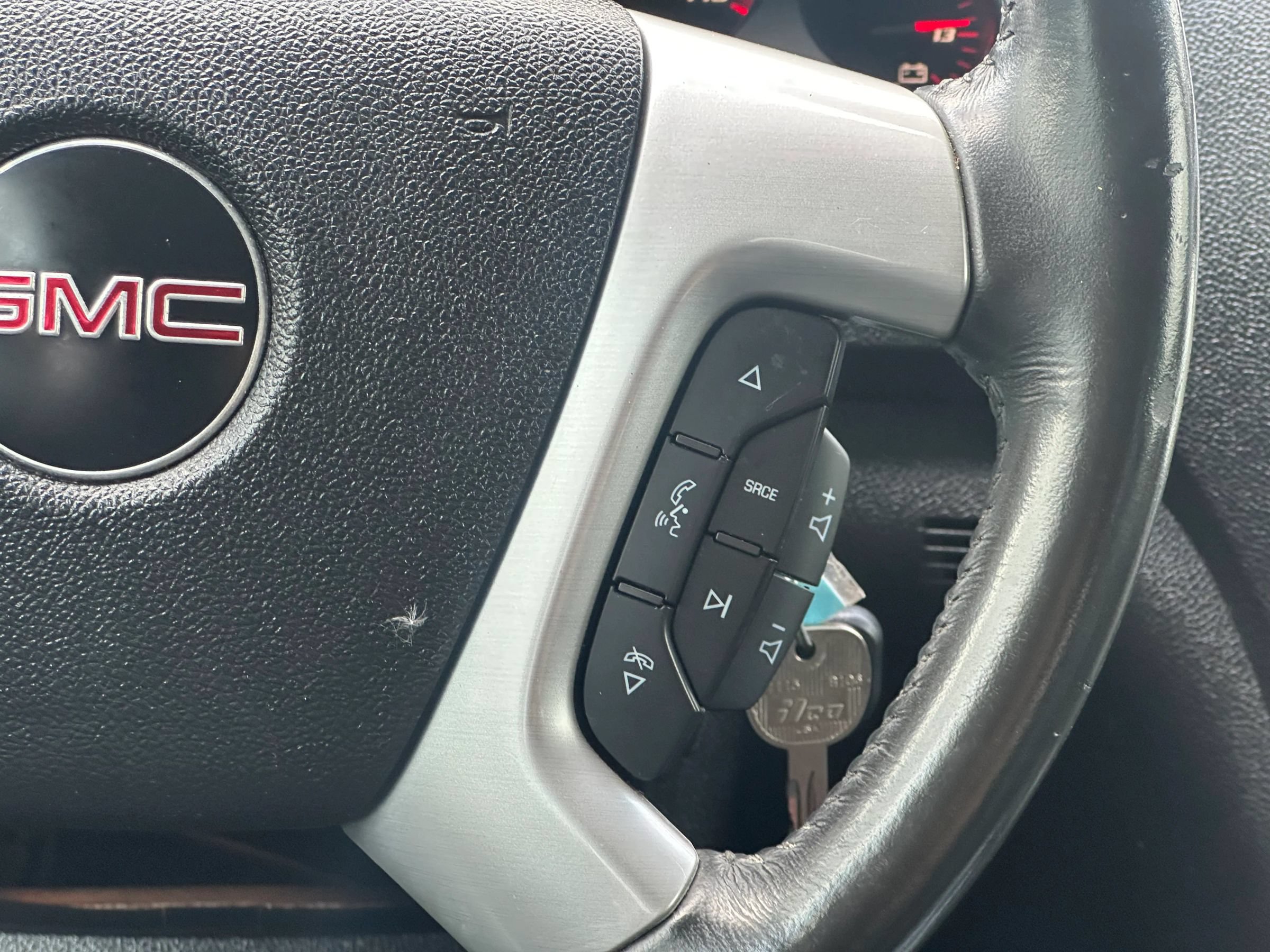 Used 2012 GMC Acadia SLE w/ LPO, 'HIT The Road' Package FWD image 23