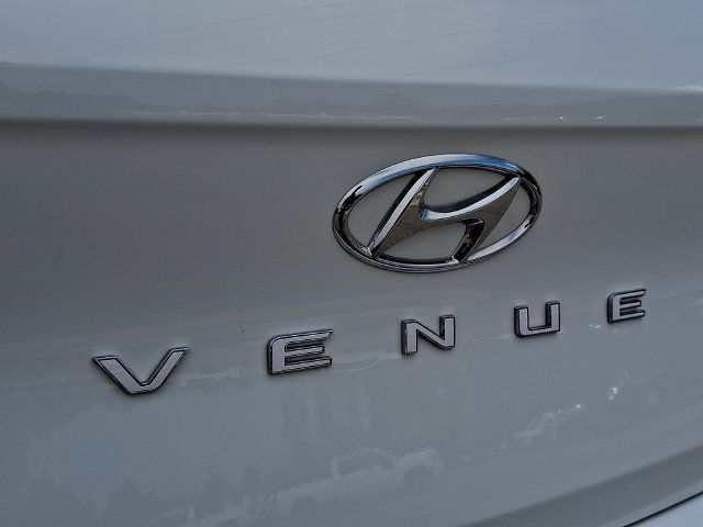Certified 2025 Hyundai Venue SEL FWD image 38