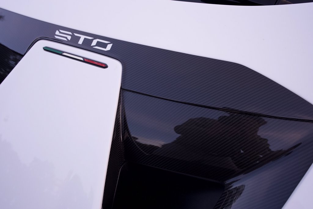 Used 2022 Lamborghini Huracan STO RWD image 23