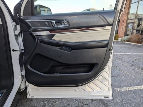 Used 2018 Ford Explorer Platinum AWD/4WD image 30