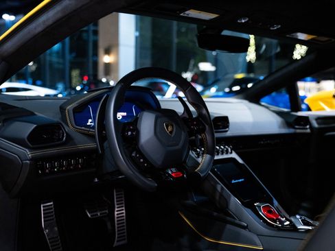 Used 2021 Lamborghini Huracan EVO RWD image 23