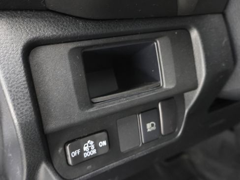 Used 2018 Toyota Tacoma SR5 AWD/4WD image 35