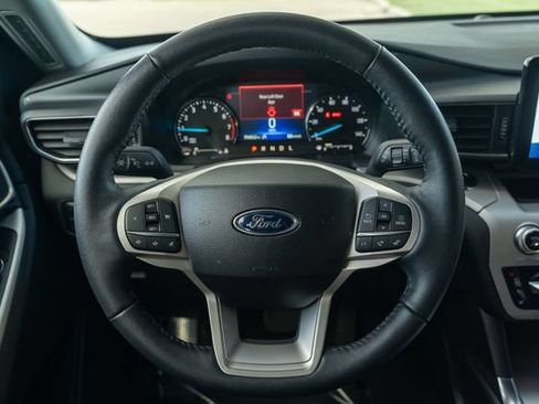 Used 2023 Ford Explorer XLT w/ Equipment Group 202A RWD image 13