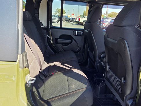 Used 2024 Jeep Gladiator Mojave w/ Safety Group image 14