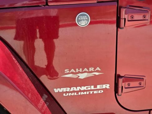 Used 2012 Jeep Wrangler Unlimited Sahara w/ Connectivity Group AWD/4WD image 28