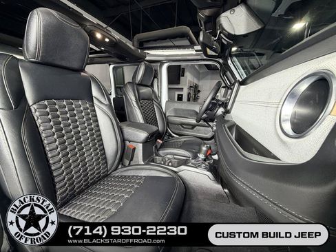 Used 2025 Jeep Wrangler Unlimited Sahara w/ Safety Group AWD/4WD image 22