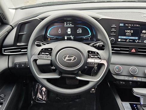 Used 2026 Hyundai Elantra SE FWD image 19