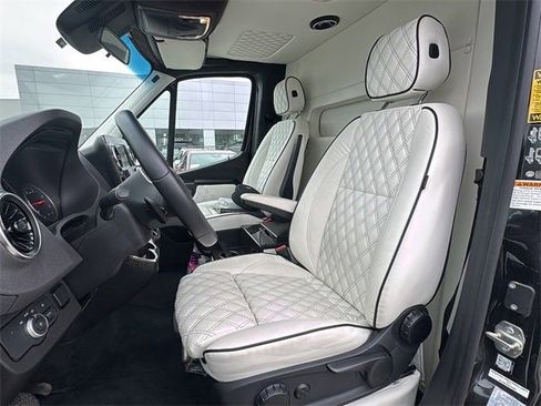 Used 2022 Mercedes-Benz Sprinter 3500 image 10