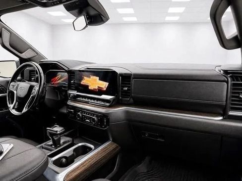 Used 2024 Chevrolet Silverado 1500 RST w/ Max Trailering Package AWD/4WD image 17