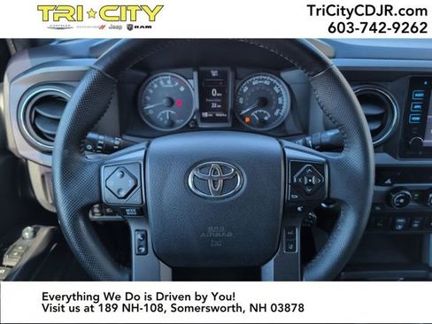 Used 2018 Toyota Tacoma TRD Off-Road w/ Technology Package image 18