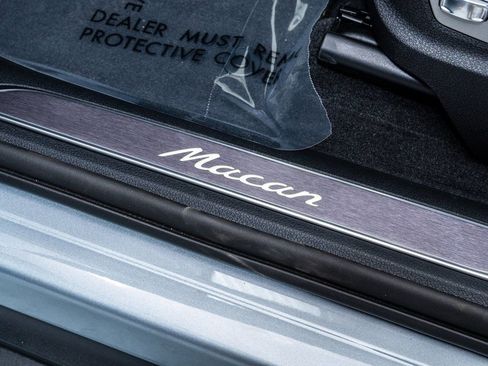 Used 2025 Porsche Macan image 23