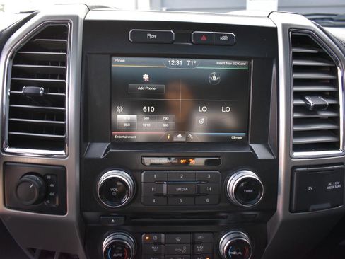 Used 2015 Ford F150 Platinum w/ Equipment Group 701A Luxury image 19