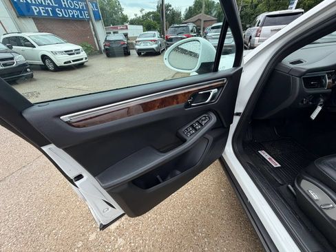 Used 2017 Porsche Macan AWD/4WD image 14