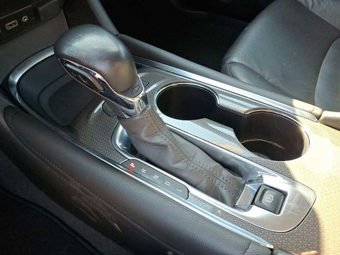 Used 2022 Chevrolet Malibu LT w/ Leather Package image 14