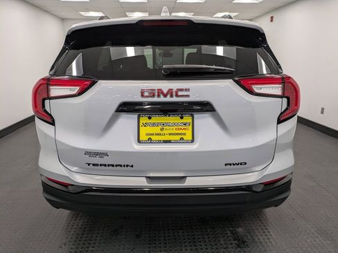 Used 2022 GMC Terrain SLE w/ Driver Convenience Package image 5