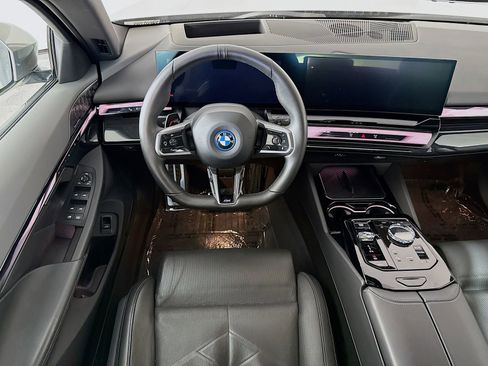 Used 2024 BMW i5 eDrive40i w/ Executive Package image 24