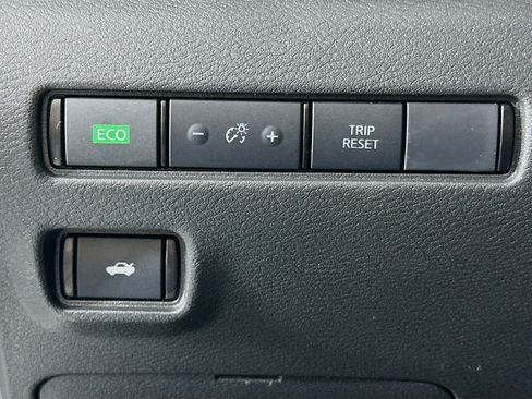 Used 2025 Nissan Sentra S image 16