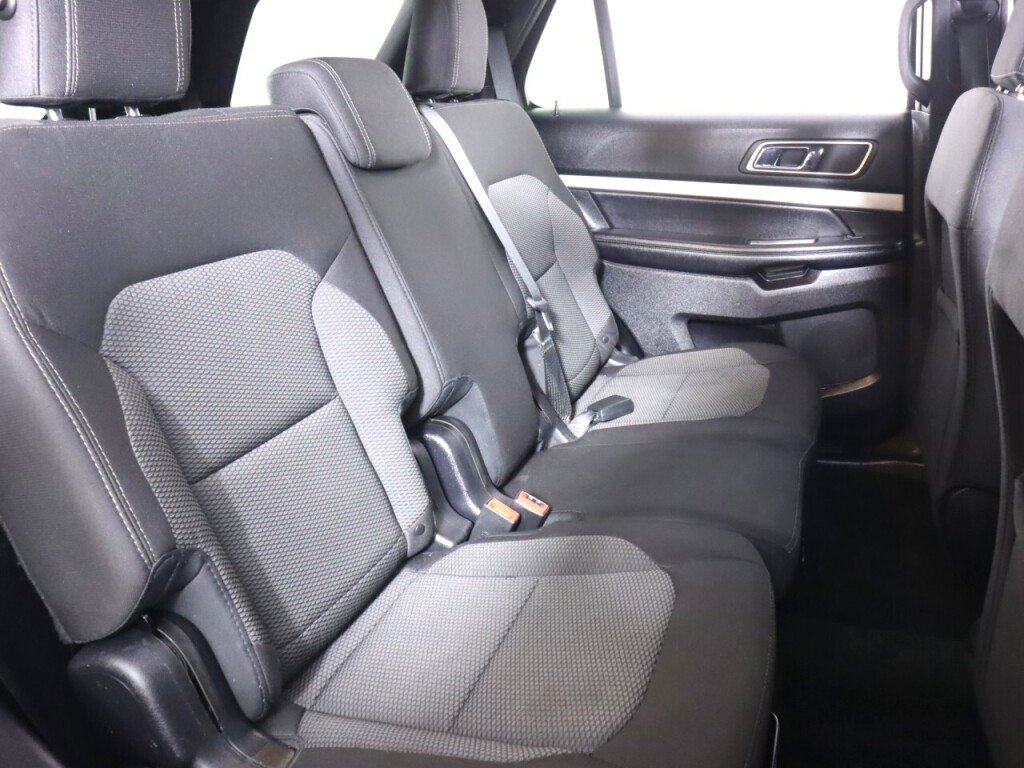 Used 2017 Ford Explorer XLT AWD/4WD image 40