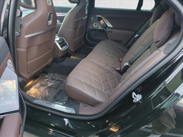 Certified 2023 BMW i7 xDrive60 AWD/4WD image 21