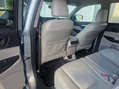Used 2016 Toyota Highlander Plus AWD/4WD image 18