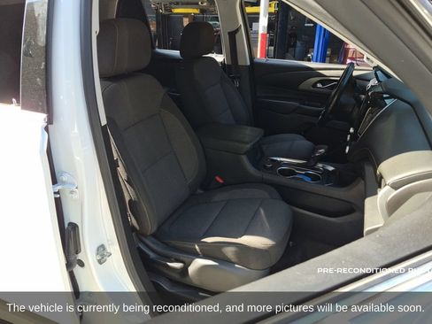 Used 2021 Chevrolet Traverse LT FWD image 13