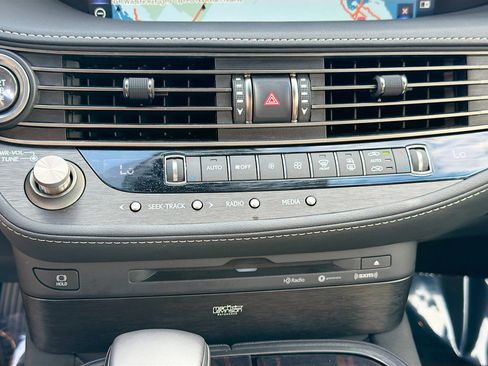 Used 2019 Lexus LS 500 AWD image 31