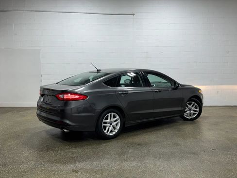 Used 2015 Ford Fusion SE FWD image 3