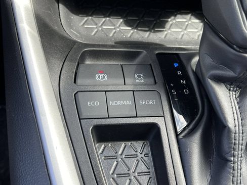 Used 2025 Toyota RAV4 XLE FWD image 16