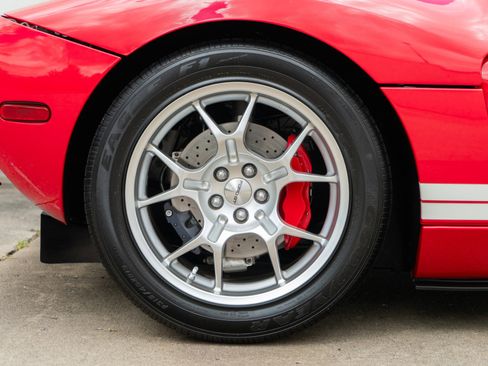 Used 2005 Ford GT RWD image 44