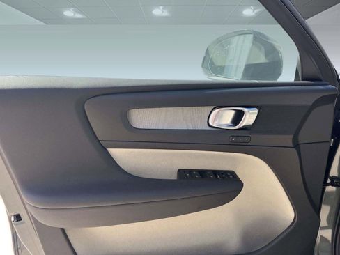 Certified 2026 Volvo XC40 B5 Plus w/ Protection Package Premier image 21