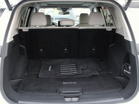 Certified 2025 Nissan Rogue SL w/ Tech Package image 20