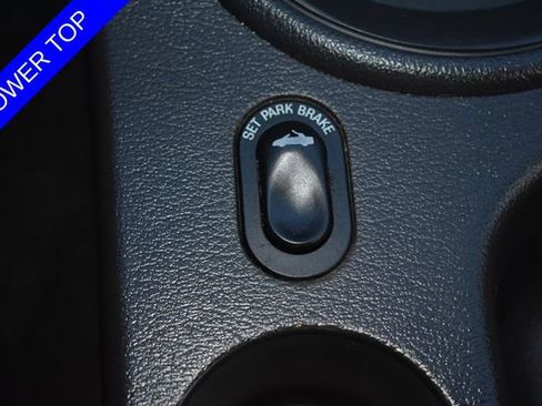 Used 2004 Ford Mustang Convertible image 7