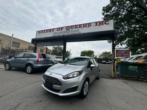 Used 2017 Ford Fiesta SE w/ Equipment Group 201A FWD image 1