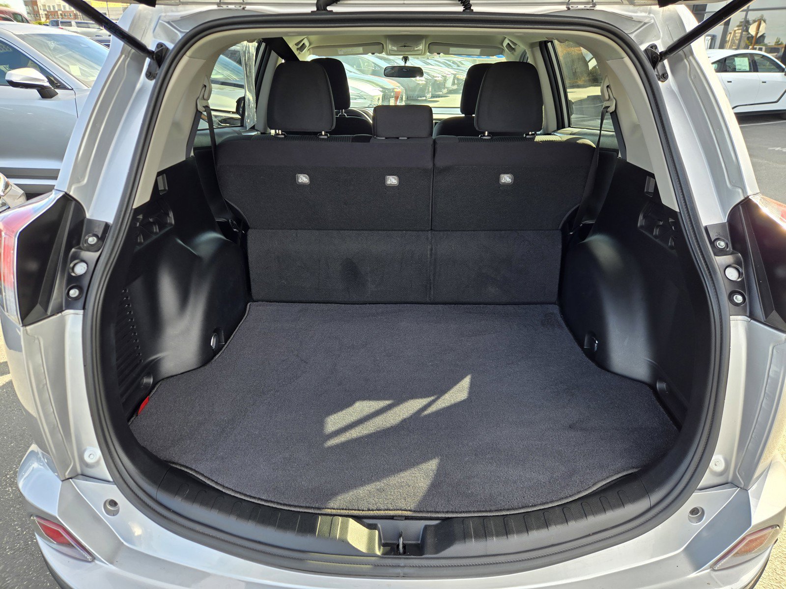 Used 2016 Toyota RAV4 LE FWD image 27