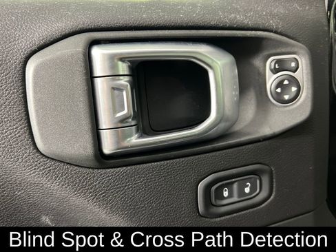 Used 2019 Jeep Wrangler Unlimited Sahara image 20