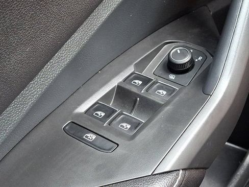 Certified 2023 Volkswagen Jetta SE w/ Panoramic Sunroof Package FWD image 30