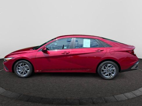 Used 2024 Hyundai Elantra SEL FWD image 2