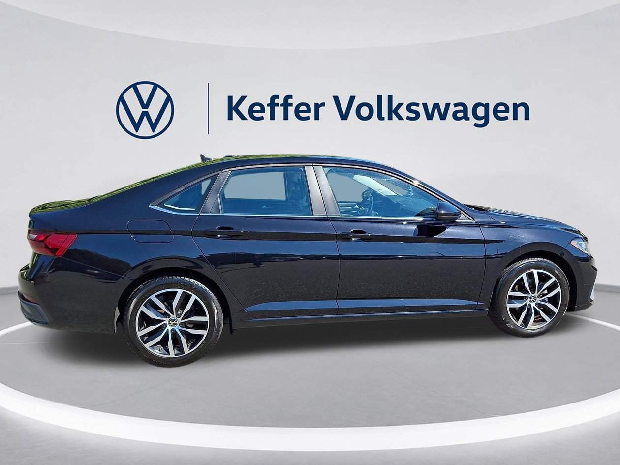 Used 2025 Volkswagen Jetta SE FWD image 7