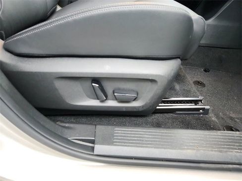 Used 2025 Nissan Rogue SL w/ Tech Package image 39