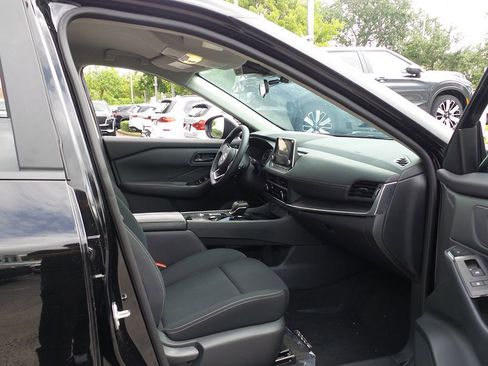 Used 2024 Nissan Rogue S FWD image 25