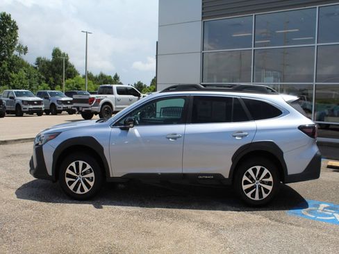 Used 2023 Subaru Outback Premium AWD/4WD image 8