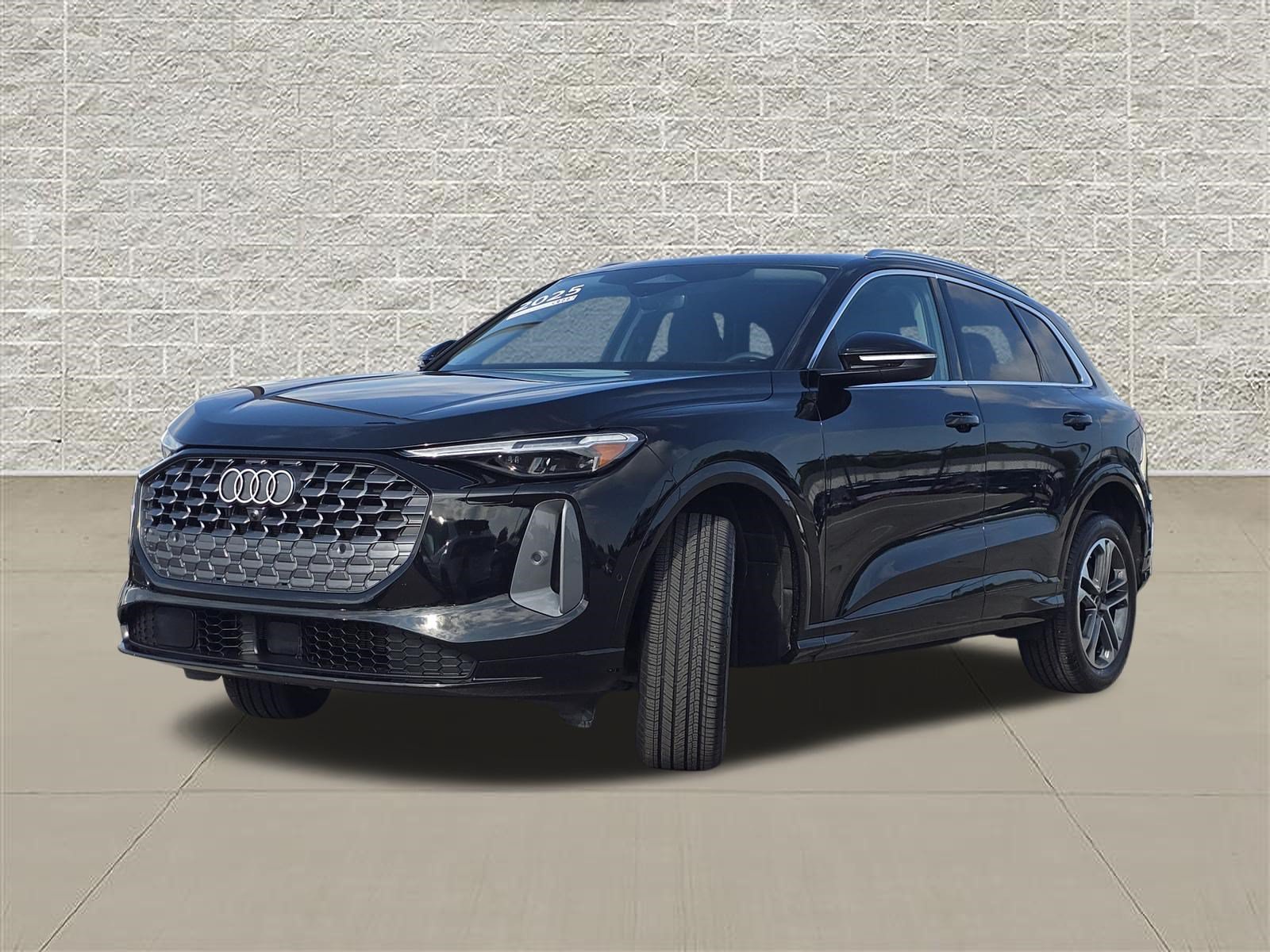 Certified 2025 Audi Q5 Premium Plus w/ Premium Plus AWD/4WD image 3