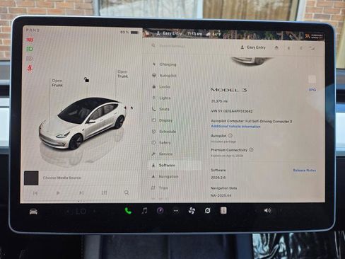 Used 2023 Tesla Model 3 Standard Range image 3