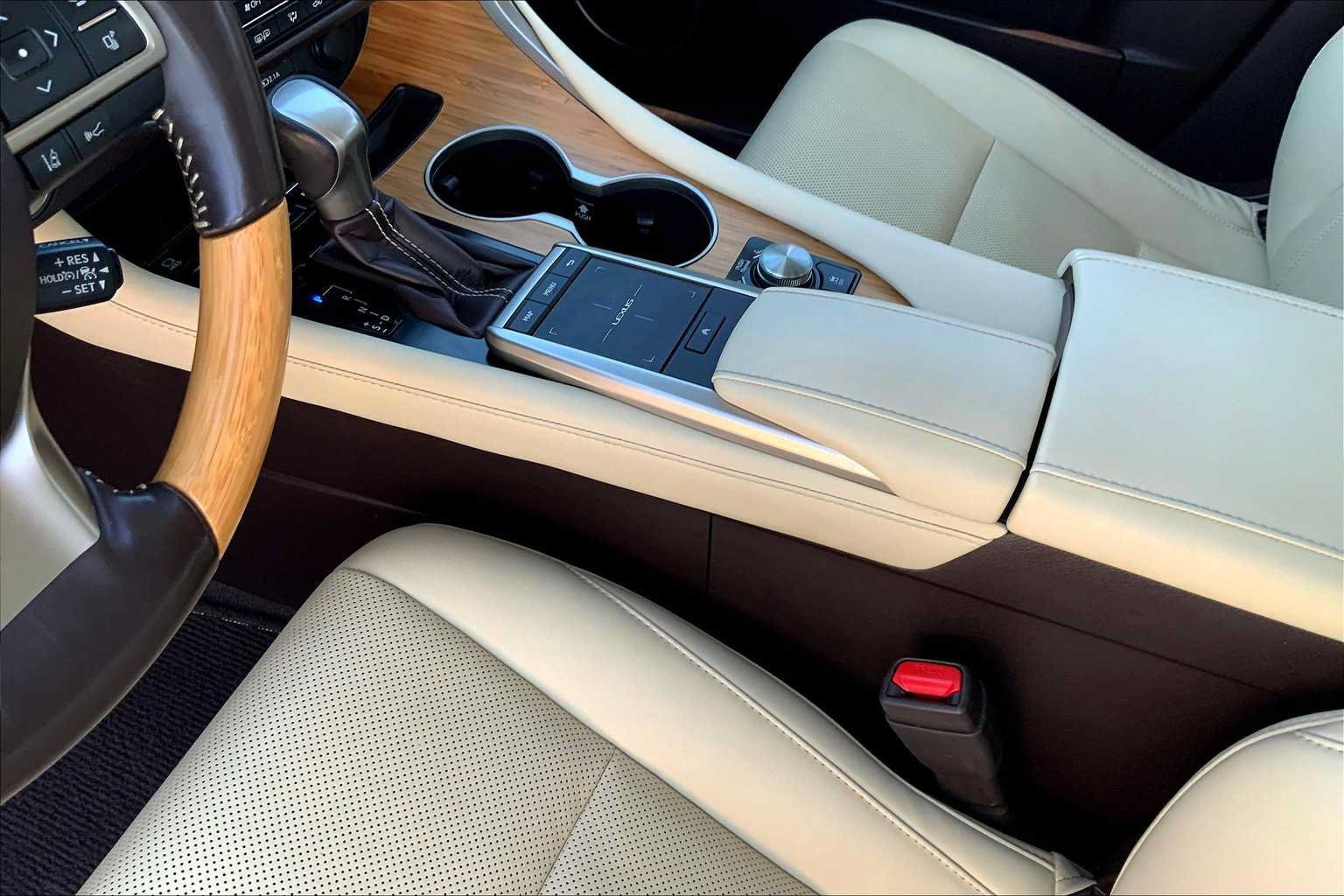 Used 2020 Lexus RX 450hL AWD w/ Premium Package image 17