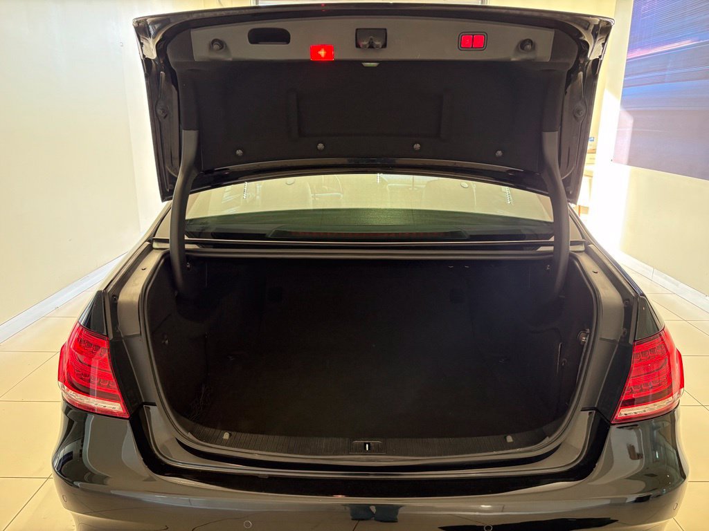 Used 2014 Mercedes-Benz E 350 4MATIC Sedan image 19