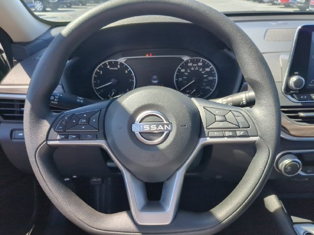Used 2025 Nissan Altima 2.5 SV FWD image 29