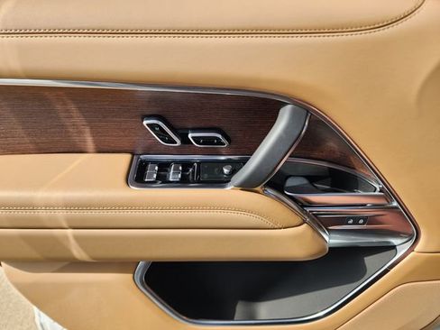 Used 2025 Land Rover Range Rover SE image 27