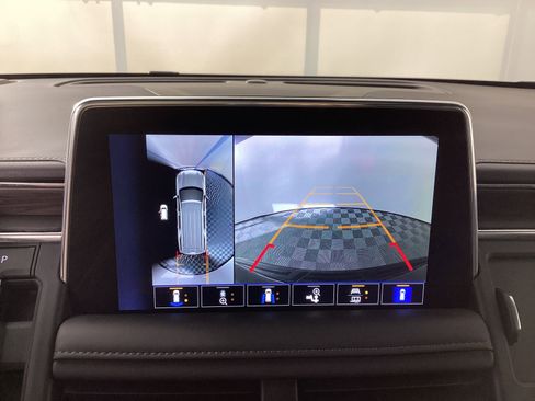 Used 2023 Chevrolet Suburban LT w/ LT Signature Package image 19