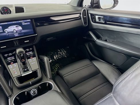 Used 2020 Porsche Cayenne S image 25