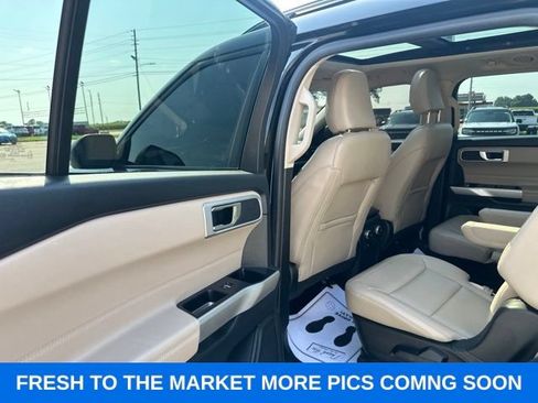 Used 2022 Ford Explorer XLT w/ Equipment Group 202A AWD/4WD image 28